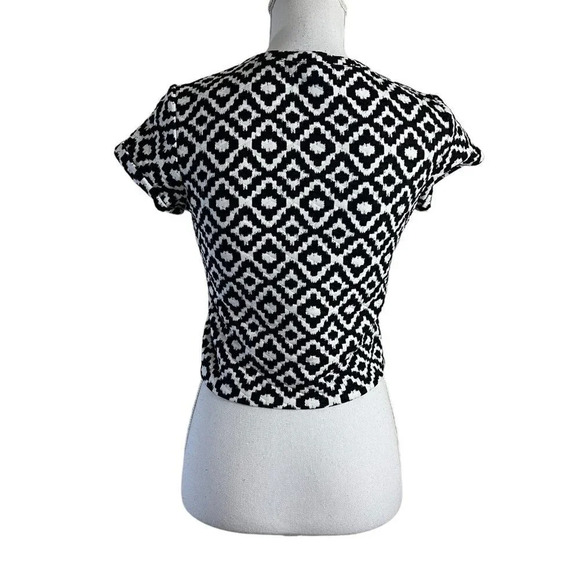 Aqua Black and White Geometric Pattern Top Size XS Short Sleeves Quilted Blouse - Picture 3 of 6